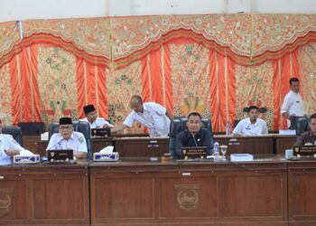 Sidang Paripurna DPRD Pasbar Bahas LKPJ 2024, Bupati Sampaikan Pencapaian dan Tantangan