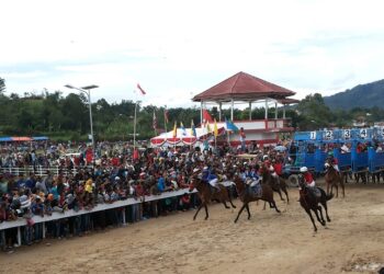 Gelanggang Bukik Ambacang, Antara Tradisi dan Gengsi