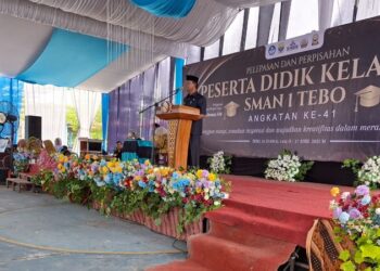 Undhari Hadir di Momen Pelepasan Siswa SMAN 1 Tebo: Bawa Pesan Kuliah untuk Semua