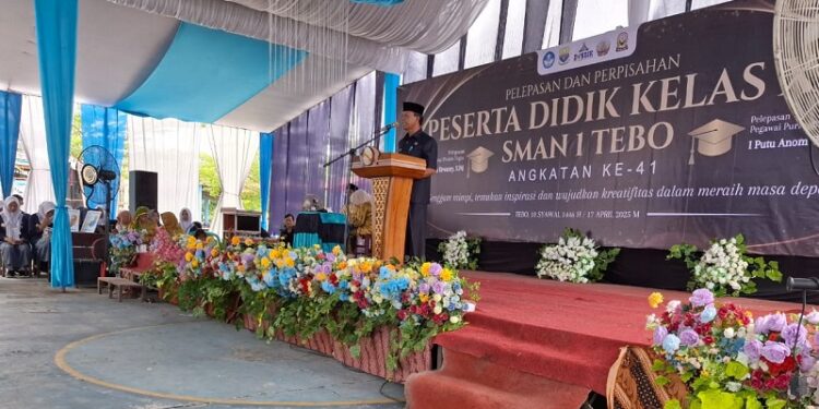 Undhari Hadir di Momen Pelepasan Siswa SMAN 1 Tebo: Bawa Pesan Kuliah untuk Semua