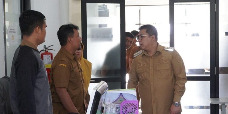 Wako Padang Panjang Sidak ASN di Hari Pertama Kerja Usai Libur Lebaran