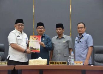 Sidang Paripurna Penutupan Masa Sidang II, dan Pembukaan Masa Sidang III Tahun 2025, di ruang sidang utama Gedung DPRD Kota Padang.