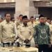 Wakil Ketua DPRD Padang Pariaman, Firman berfoto bersama Ketua DPW PKDP Sumbar Firdaus. [foto : sci/yrp]