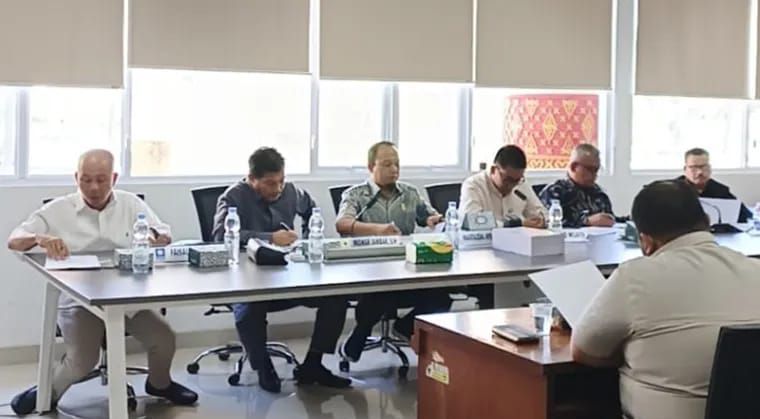 Komisi II DPRD Padang Gelar Rapat Pembahasan LHP Tahun 2024, Bahas Pengelolaan Pajak dan Optimalisasi PAD. [foto : ist]
