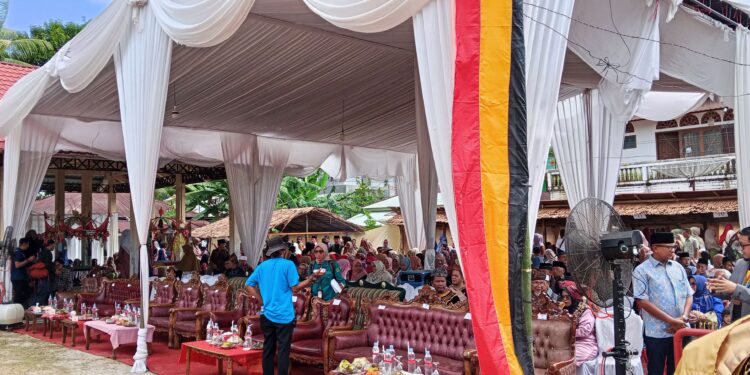 Suasana jelang pembukaan festival juadah di Toboh Gadang Barat, Padang Pariaman. Sabtu, (10/05/2025)