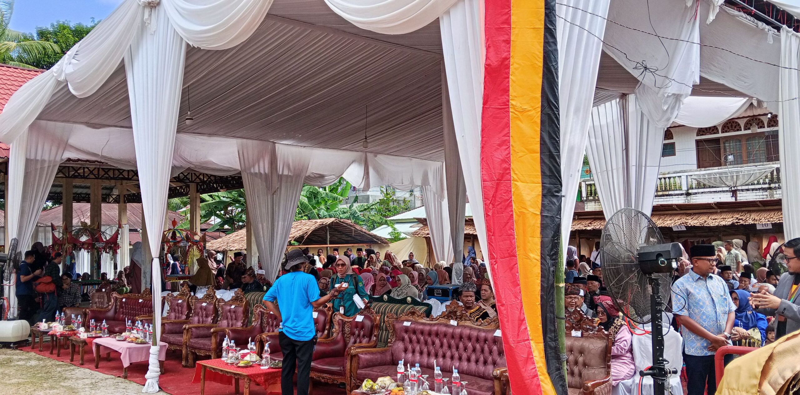 Suasana jelang pembukaan festival juadah di Toboh Gadang Barat, Padang Pariaman. Sabtu, (10/05/2025)