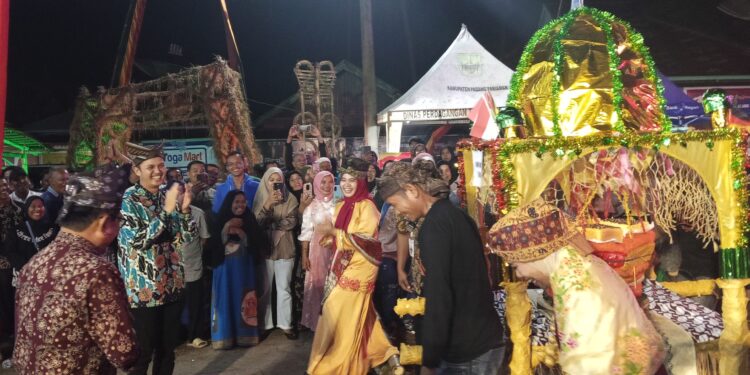 Hasil lelangan juadah isri Bupati dan Wakil Bupati Padang Pariaman. Mingggu, (11/05/2025) malam. [foto : sci yrp)