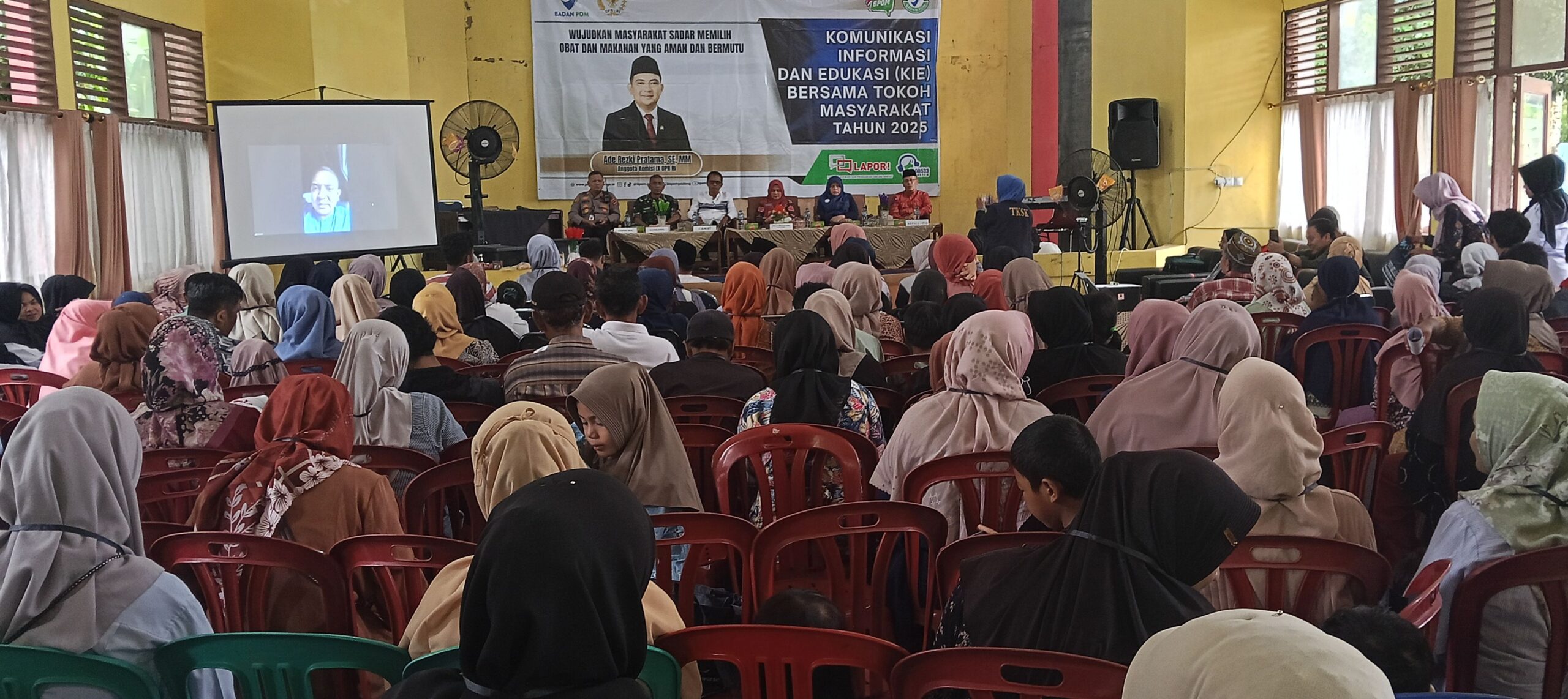 Sosialisasi Komunikasi dan Informasi (KIE) obat dan makanan di Panti Sosial Tresna Werdha Sabai Nan Aluih, Sicincin. Jum'at (16/05/2025) [foto : sci/yrp]