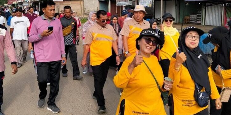 DPRD Dharmasraya Gelar Jalan Sehat bersama Masyarakat