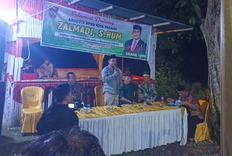 Anggota DPRD Padang, Zalmadi saat reses di Rimbo Tarok, Kecamatan Kuranji. Rabu, (07/05/2025) [foto : ist]