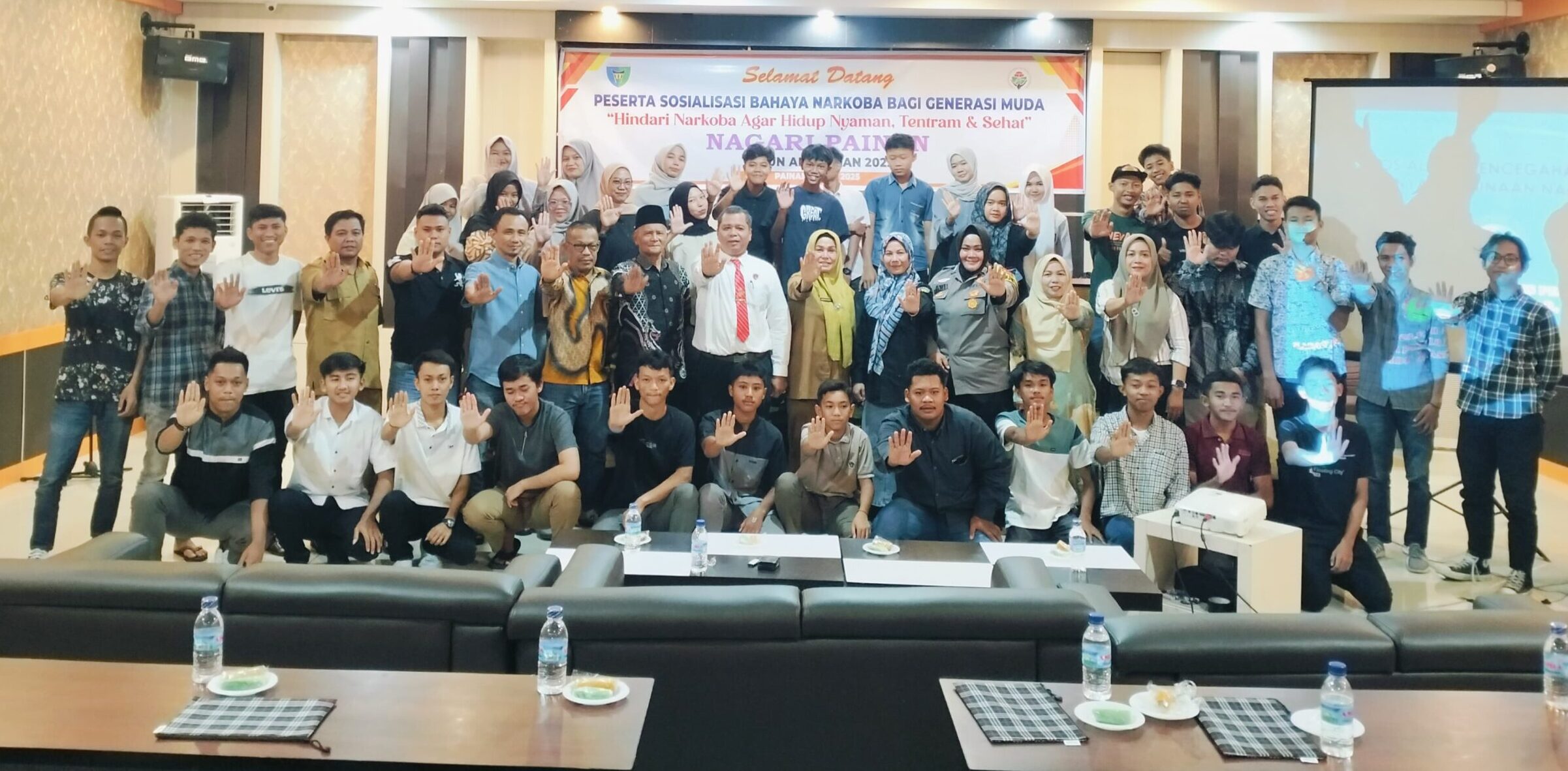 Sosialisasi bahaya narkoba oleh Satresnaskoba Pessel bersama Pemerintahan Nagari Painan. Senin, (19/05/2025) [foto : ist]