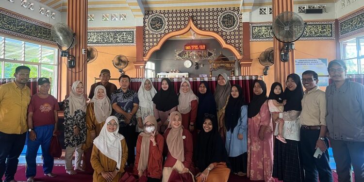 Dosen Sastra Indonesia Unand Beri Penyuluhan Penggunaan Bahasa yang Santun kepada Masyarakat Air Pura Pessel