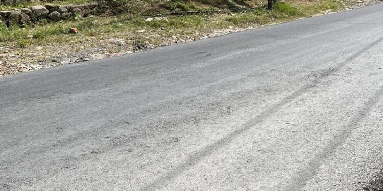 Kualitas Aspal Jalan di Kecamatan IV Koto Agam Dipertanyakan