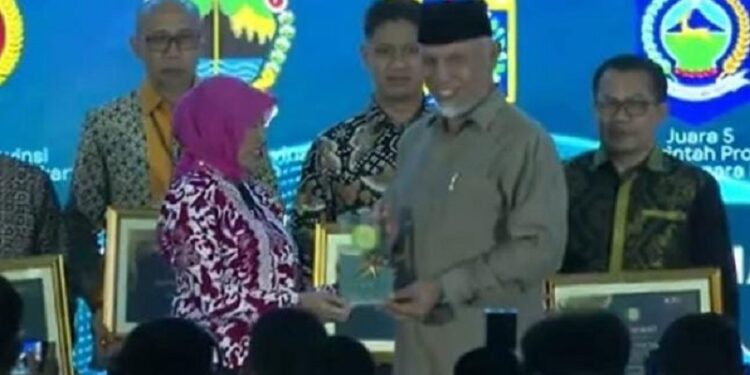 Sumatera Barat Raih Anugerah Adinata Syariah 2025, Komitmen Kuat Kembangkan Ekonomi Syariah