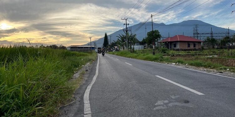 Kualitas Aspal Hotmix di Sejumlah Ruas Jalan di Kabupaten Agam Berpotensi Cepat Rusak