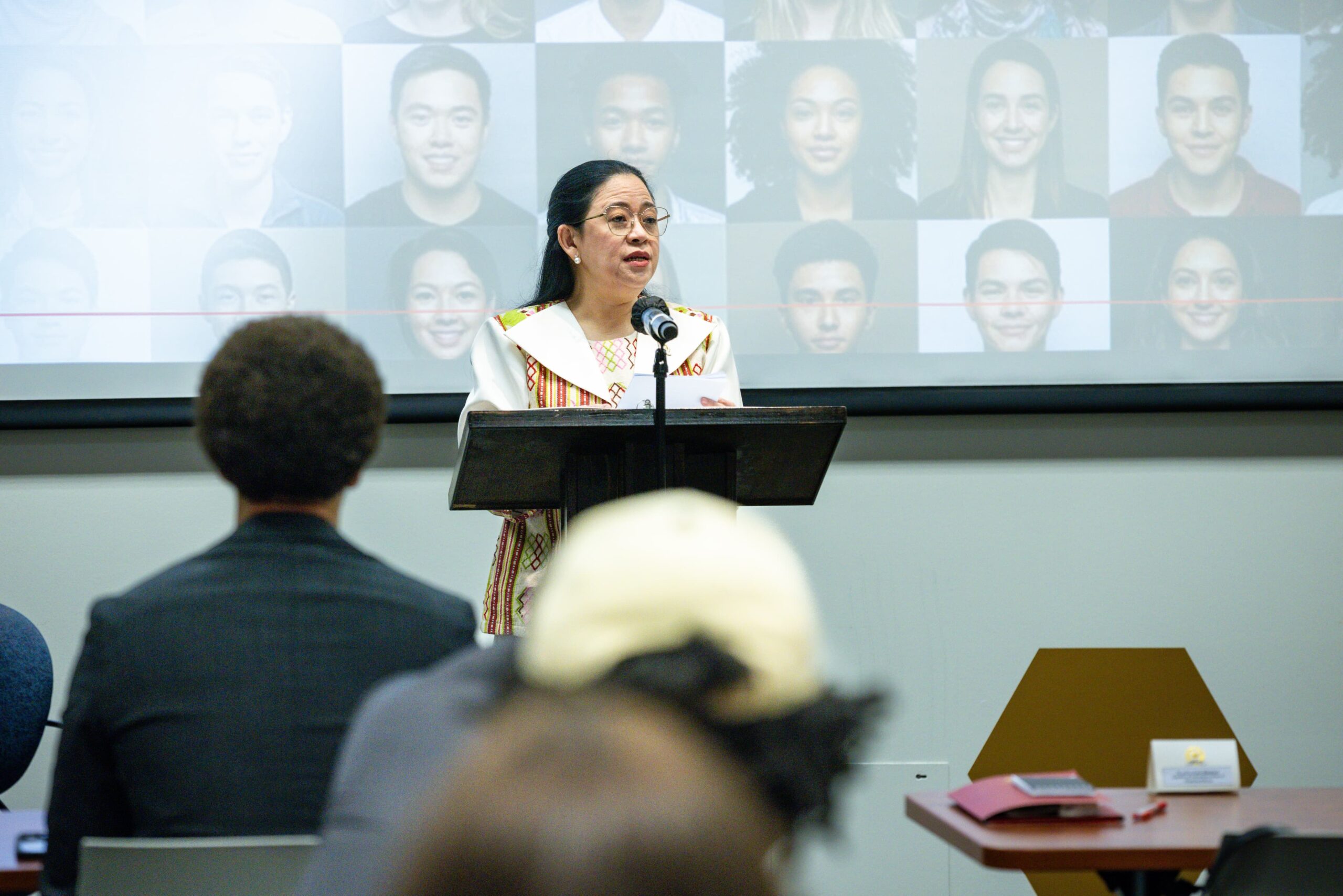 Ketua DPR RI, Puan Maharani saat menjadi pembicara utama dalam konferensi internasional. [foto : ist]