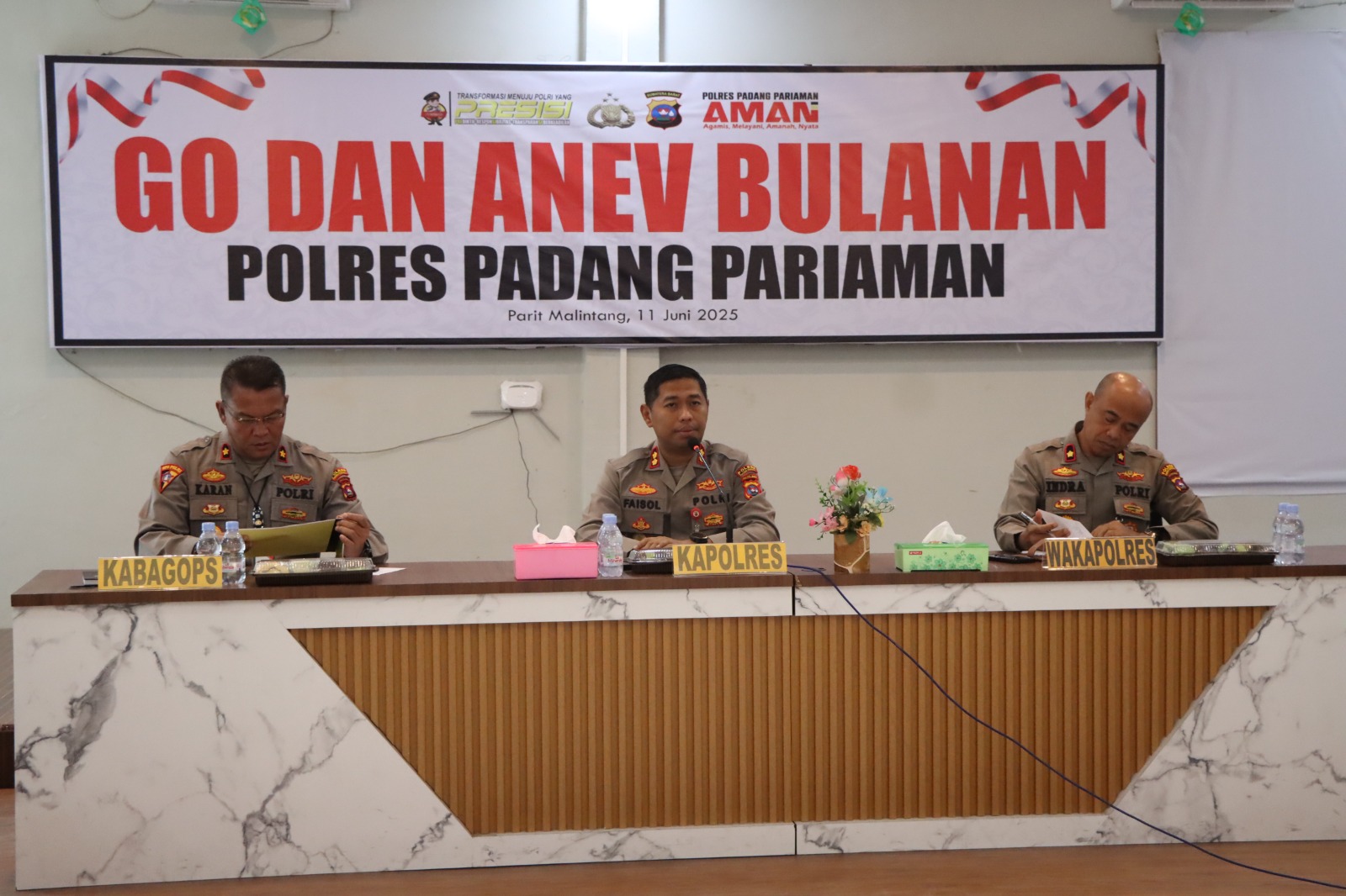 Kapolres Padang Pariaman, AKBP Ahmad Faisol Amir saat memimpin langsung kegiatan Gelar Operasional (GO) dan Analisa Evaluasi (Anev). Rabu, (11/06/2025) [foto : ist]
