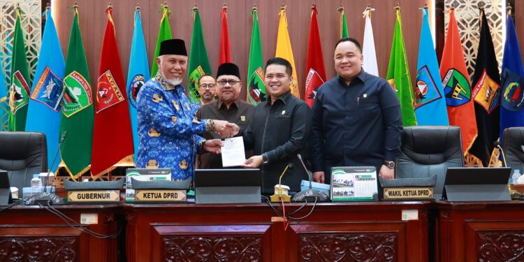Rapat Paripurna DPRD Sumbar Dengarkan Jawaban Gubernur Terkait Ranperda PPA 2024