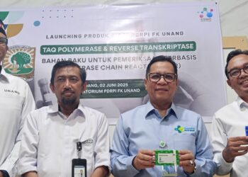 Foto bersama usai peluncuran Taq Polimerase dan Reverse Transcriptase. Senin, (02/06/2025) [foto : sci/yrp]