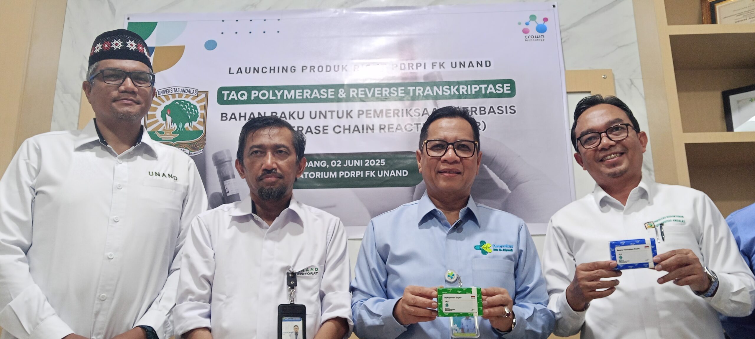 Foto bersama usai peluncuran Taq Polimerase dan Reverse Transcriptase. Senin, (02/06/2025) [foto : sci/yrp]