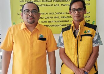 Ketua Dewan Pengarah (SC) Muda Golkar Sumbar ke-XI, Hafrizal Okta Ade Putra (kiri) didampingi Sekretaris SC, Andi Mastian di Kantor Golkar Sumbar. [foto : sci/yrp]