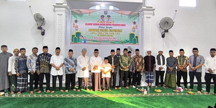 Bupati dan Anggota DPRD Pasbar Apresiasi Antusiasme Santri di Kegiatan Didikan Subuh Gabungan Nagari Sariak