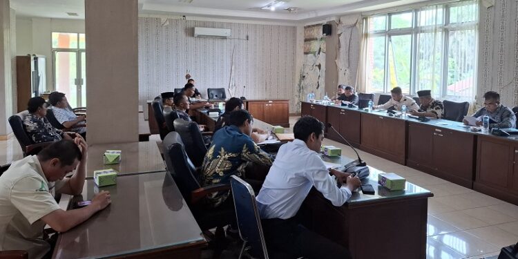 DPRD Pasbar Rapat Gabungan Bahas Sengketa Lahan Warga Kinali dan PT LIN