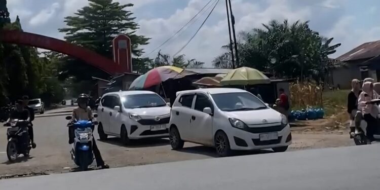 Minim Rambu Lalu Lintas, Pengendara di Depan Ruas Jalan Kampus Undhari Diminta Hati-hati