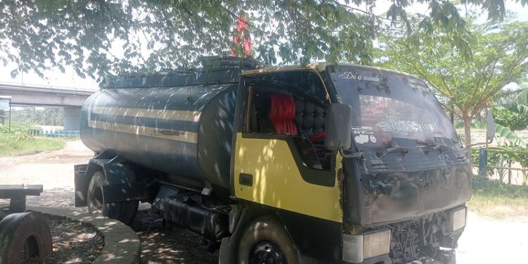 Mobil Air Bersih Aldi Amdani: Pahlawan Kebakaran dan Kemanusiaan di Nagari IV Koto Pulau Punjung
