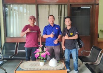 PT SAK Gerak Cepat Bantu Perbaiki Jembatan Rusak di Nagari Payubarangan Timpeh