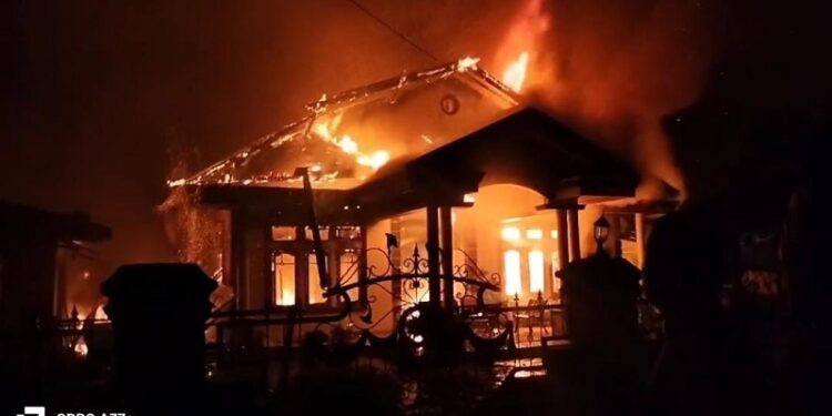 Kebakaran Hanguskan Rumah dan Dua Mobil di Pulau Punjung, Kerugian Ratusan Juta Rupiah