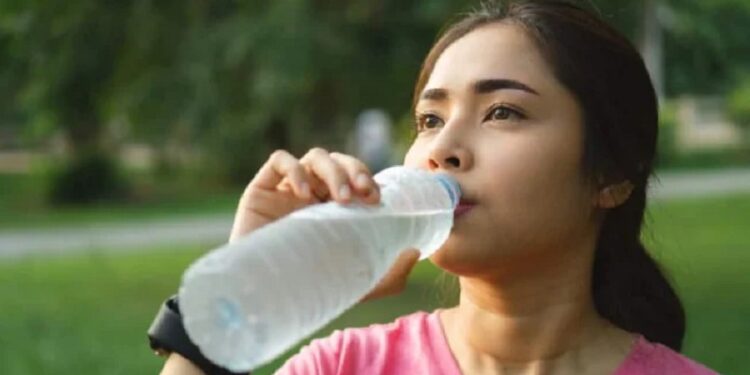 Manfaat Minum Air Putih di Pagi Hari: Rahasia Awal Hari yang Sehat