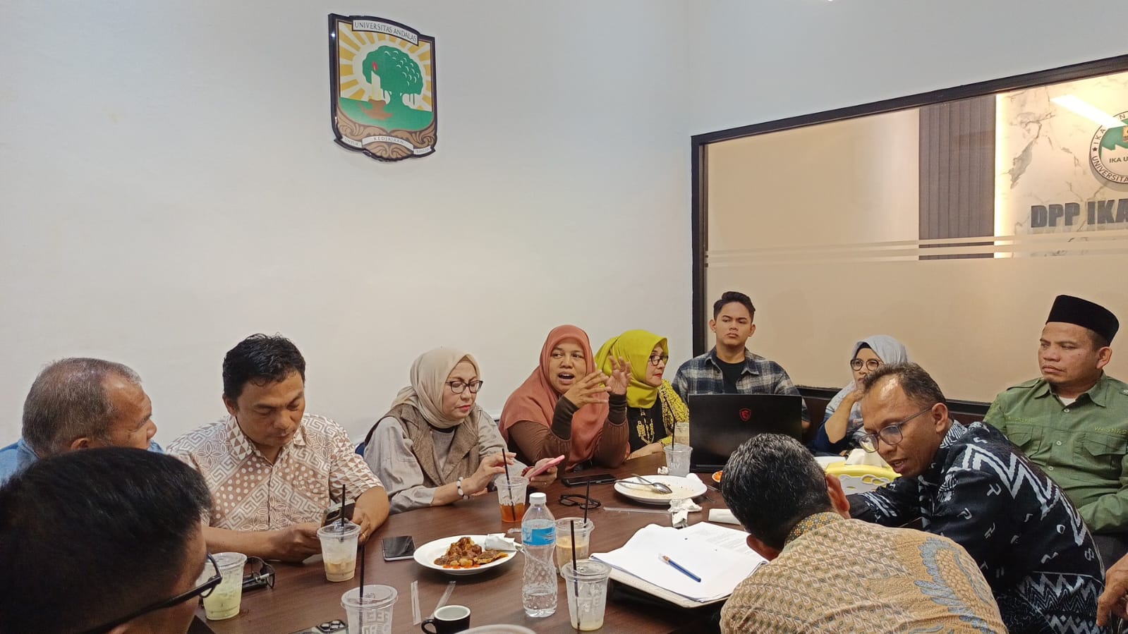 Rapat panitia persiapan Kongres IKA Unand 2025.[foto : ist]