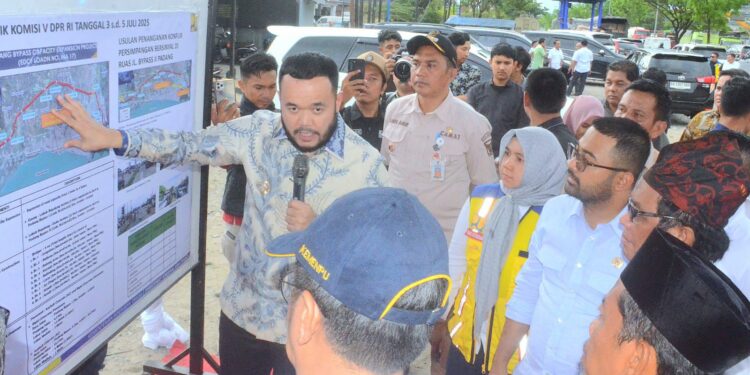 Wali Kota Padang Fadly Amran, menerima kunjungan Anggota Komisi V DPR RI Zigo Rolanda. [foto : ist]