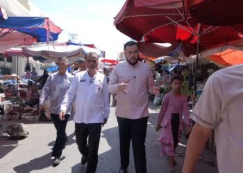 Wali Kota Padang Fadly Amran melakukan peninjauan Pasar Raya Fase VII. Jumat, (04/07/2025) [foto : ist]