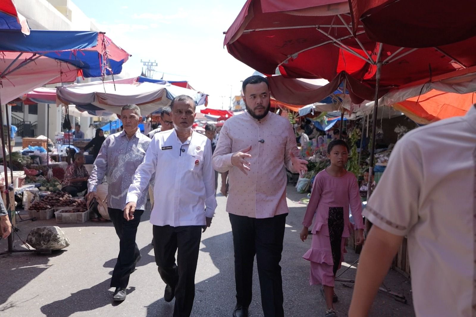 Wali Kota Padang Fadly Amran melakukan peninjauan Pasar Raya Fase VII. Jumat, (04/07/2025) [foto : ist]