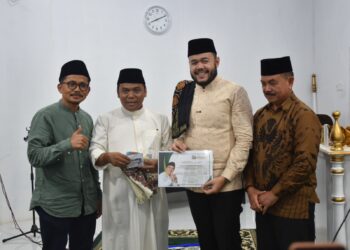 Wali Kota Padang Fadly Amran hadiri Tabligh Akbar, bersama Ustadz Gus Nur di Masjid Nur Jannah, Komplek Nuansa Griya, Kelurahan Pegambiran Ampalu Nan XX, Kecamatan Lubuk Begalung. [foto : ist]