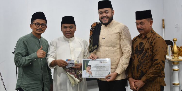 Wali Kota Padang Fadly Amran hadiri Tabligh Akbar, bersama Ustadz Gus Nur di Masjid Nur Jannah, Komplek Nuansa Griya, Kelurahan Pegambiran Ampalu Nan XX, Kecamatan Lubuk Begalung. [foto : ist]