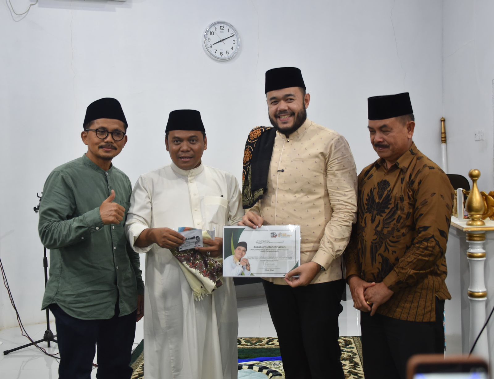 Wali Kota Padang Fadly Amran hadiri Tabligh Akbar, bersama Ustadz Gus Nur di Masjid Nur Jannah, Komplek Nuansa Griya, Kelurahan Pegambiran Ampalu Nan XX, Kecamatan Lubuk Begalung. [foto : ist]