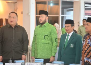 Wali Kota Padang, Fadly Amran saat menghadiri pelantikan pengurus wilayah Al Jam'iyatul Washliyah Provinsi Sumatera Barat.[foto : ist]
