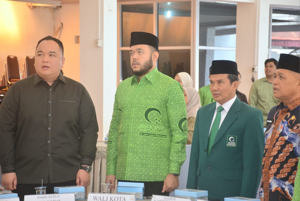 Wali Kota Padang, Fadly Amran saat menghadiri pelantikan pengurus wilayah Al Jam'iyatul Washliyah Provinsi Sumatera Barat.[foto : ist]