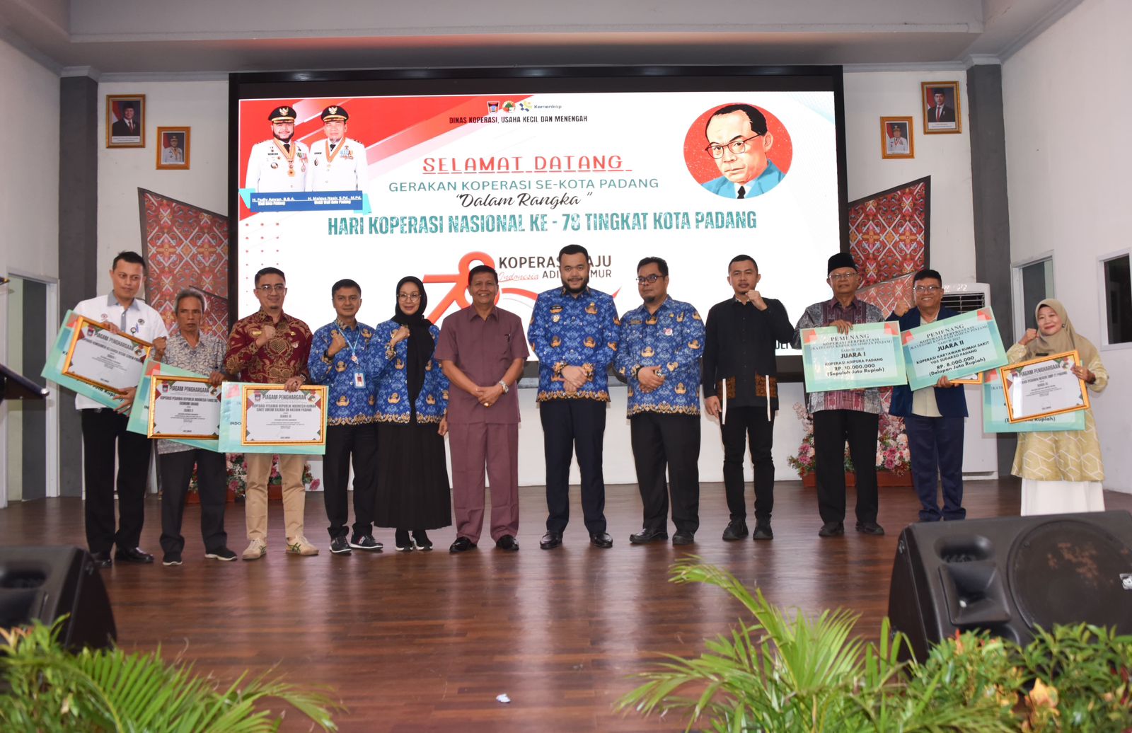 Wali Kota Padang Fadly Amran melaunching Koperasi Kelurahan Merah Putih.[foto : ist]