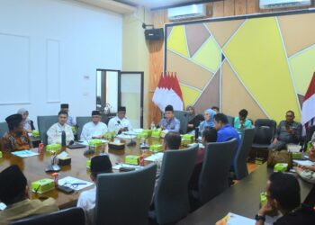 Wakil Wali Kota Padang, Maigus Nasir saat rapat.[foto : ist]