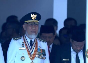 Gubernur Sumbar, Mahyeldi saat memghadiri pelantikan pamong praja muda IPDN angkatan XXXII di Jatinangor.[foto: ist]