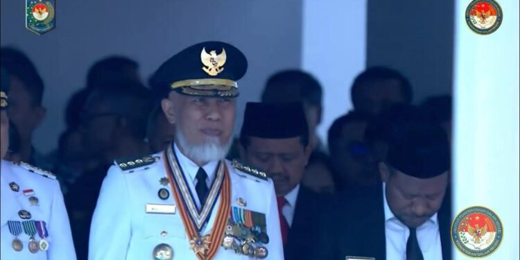 Gubernur Sumbar, Mahyeldi saat memghadiri pelantikan pamong praja muda IPDN angkatan XXXII di Jatinangor.[foto: ist]
