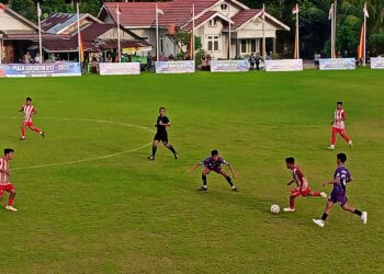 Pemain PSP Padang saat melakukan penyerangan ke daerah pertahanan PS Dharmasraya. Kamis, (31/7) [foto : sci/yrp]