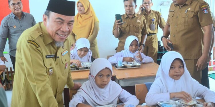 Wakil Wali Kota Padang Apresiasi MBG di SDN 28 Air Tawar Timur