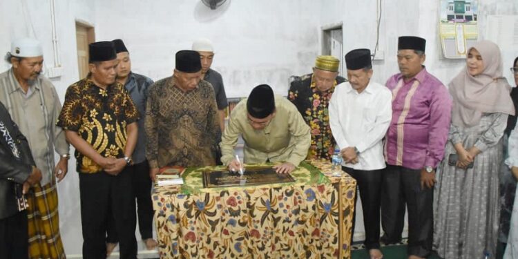 Wakil Wali Kota Padang Maigus Nasir meresmikan, Mushala Nurul Hidayah yang berlokasi di Jalan Pulau, Kelurahan Binuang Kampung Dalam, Kecamatan Pauh, Sabtu (12/7). (Foto: Ist)