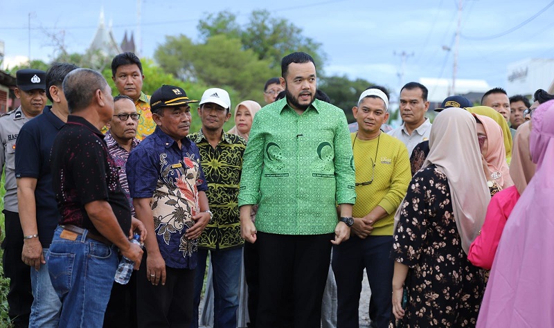 Wali Kota Padang Fadly Amran, meninjau, kondisi Jalan Beringin Ujung di Kecamatan Padang Utara, Kamis (10/7) (Foto: Ist)
