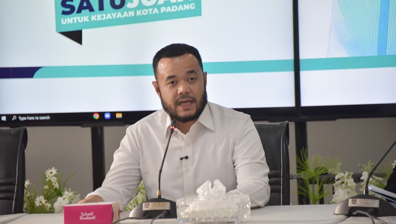 Walikota Padang Fadli Amran sedang memaparkan persiapan perayaan HUT Kota Padang ke 356. (Foto: Ist)
